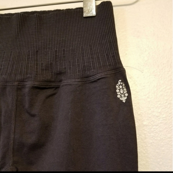 Free People Movement Good Karma/Shanti capris - Picture 4 of 7